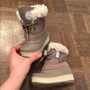 Olang baby snow boots size 19-20